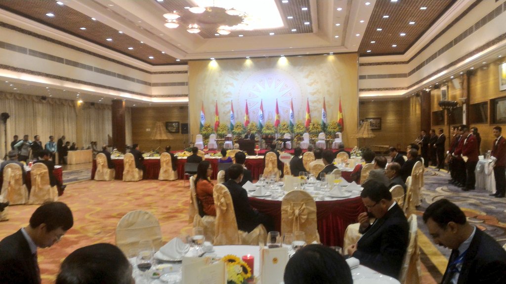 Vietnam PM Phuc Hosts Banquet For PM Modi